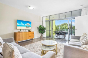 Spacious 3-Bed Apartment Overlooking Parklands